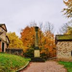 Herbstimpressionen in der Tempelanlage in Tawern