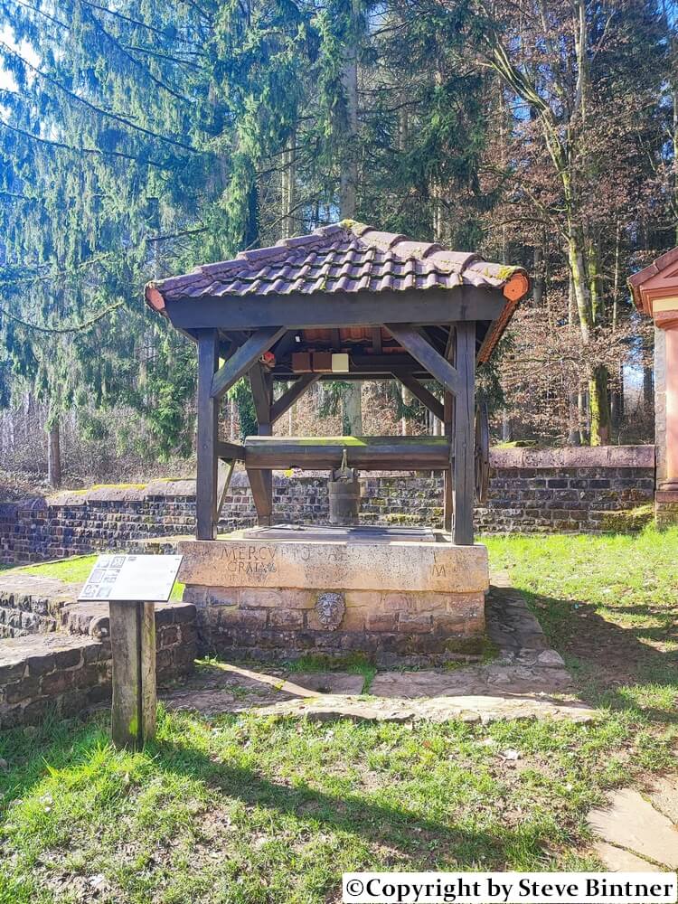 Römischer Tempelbezirk Tawern | Brunnen